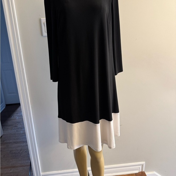 Ralph Lauren Black and White Dress 3/4 Sleeve Mock Neck. Ptp 17” lenght 36” - Picture 3 of 7